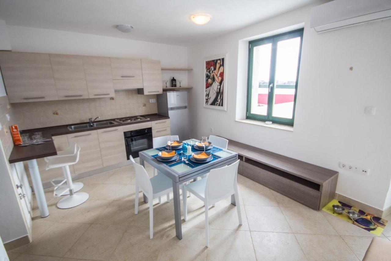 Apartments Umag Center, Seafront With Terrace In Umag Exterior foto