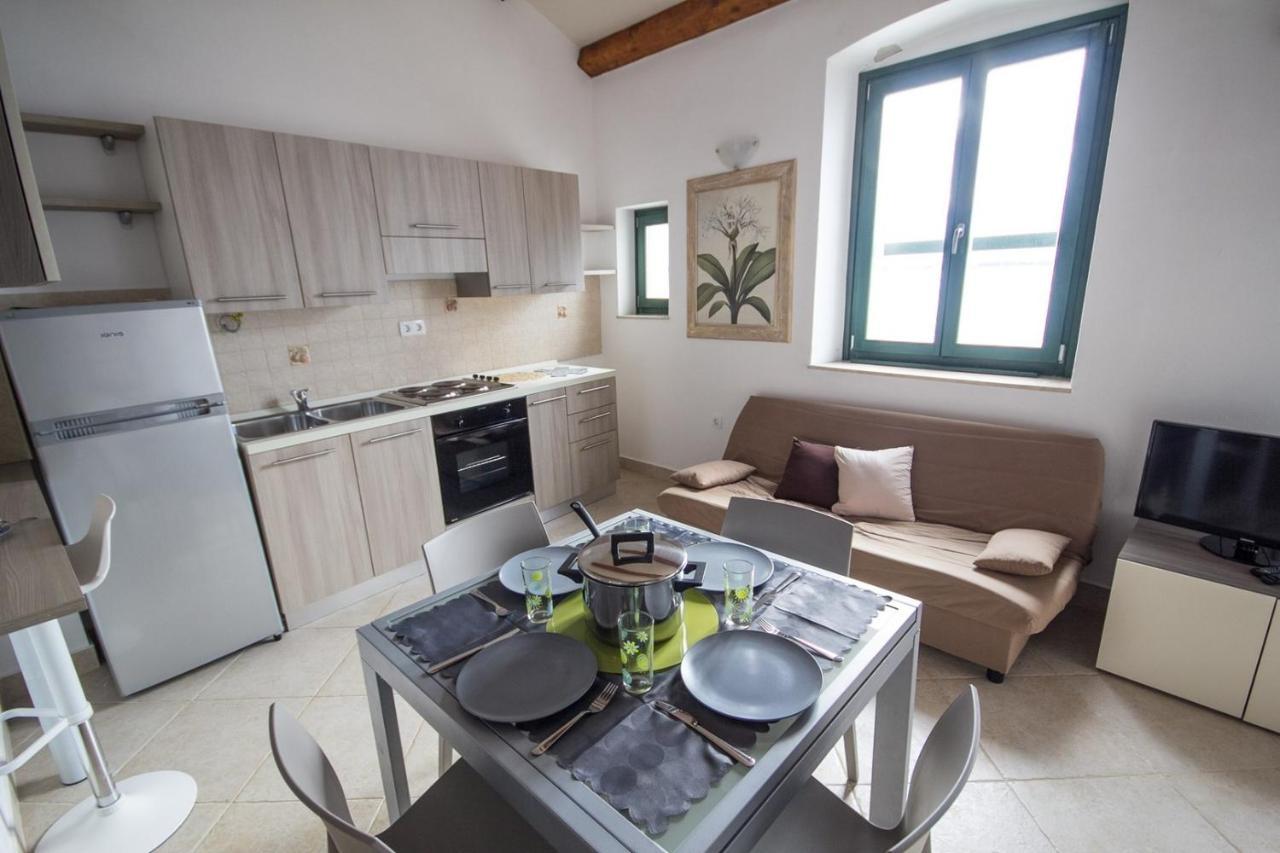 Apartments Umag Center, Seafront With Terrace In Umag Exterior foto