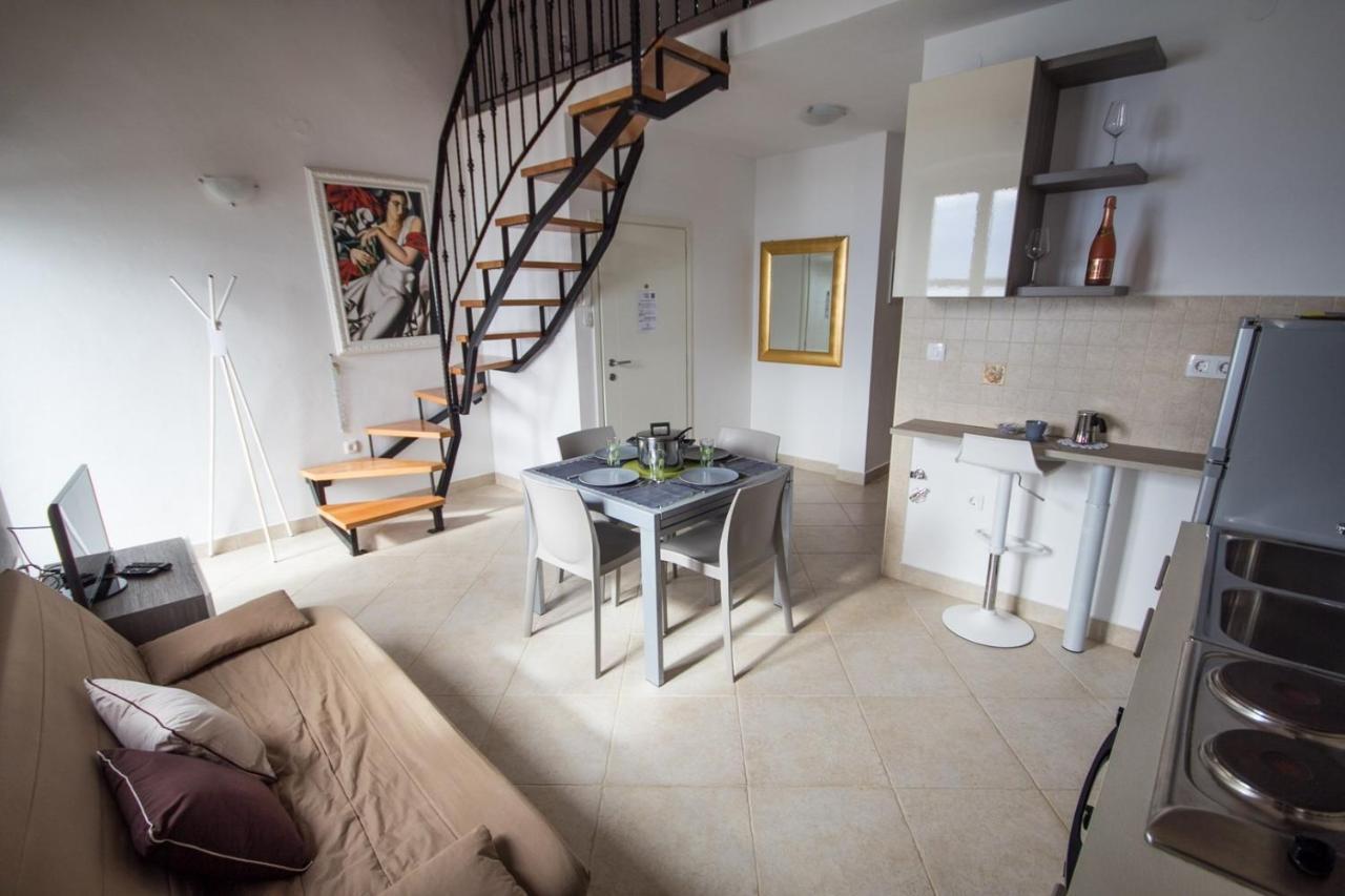 Apartments Umag Center, Seafront With Terrace In Umag Exterior foto